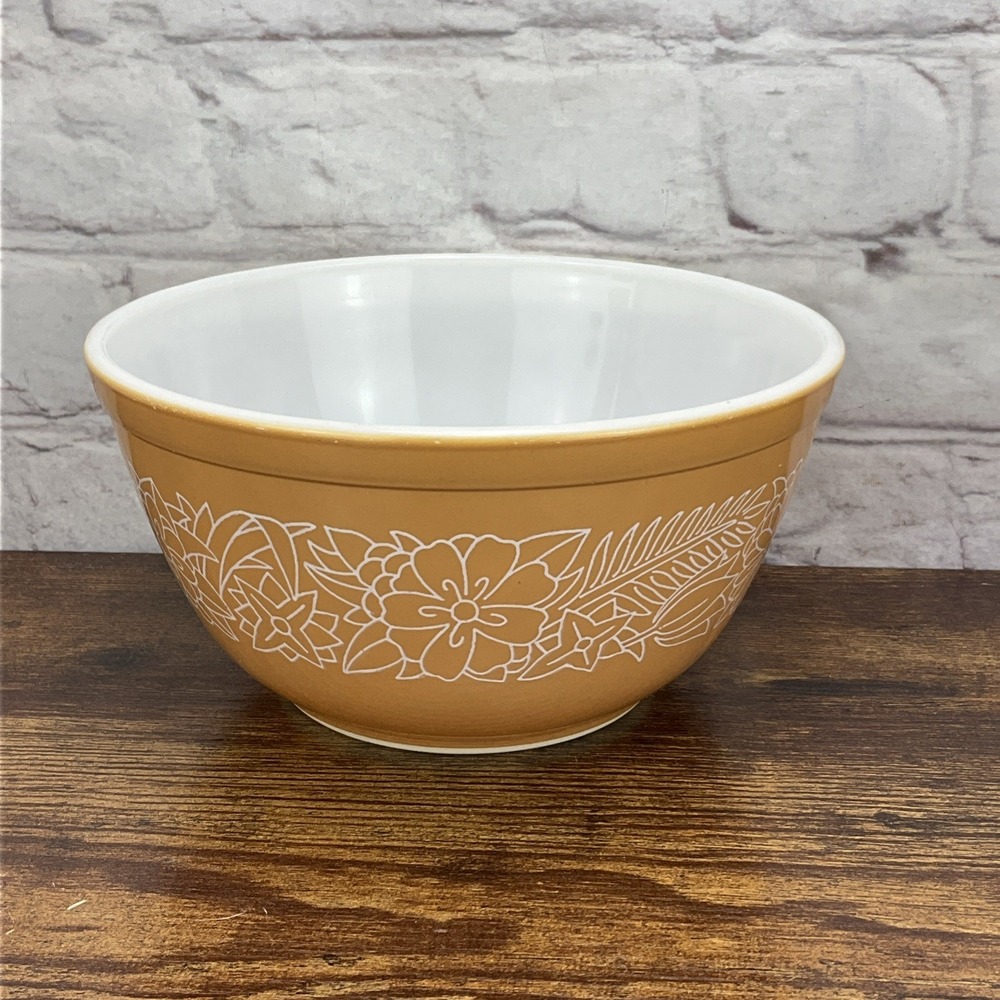 Vintage Pyrex Bowl 402 Woodland 1.5 Quart Pyrex Bowl - Picture 2 of 9